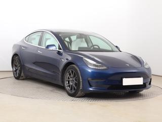 Tesla Model 3 Long Range 4WD 73kWh 324kW sedan