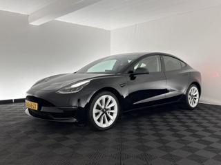 Tesla Model 3 LongRange bílý interiér sedan