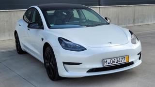 Tesla Model 3 SR+ sedan