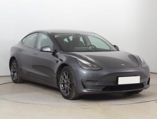 Tesla Model 3 Long Range 4WD 79kWh 366kW sedan