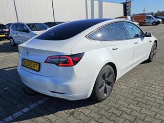 Tesla Model 3 Tažné Matrix světla sedan