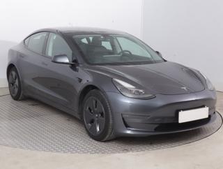 Tesla Model 3 Long Range 4WD 82kWh 366kW sedan