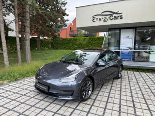 Tesla Model 3 Enhanced autopilot, k dispozici od 15.9. sedan