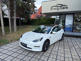 Tesla Model 3 Long Range AWD REZERVACE sedan