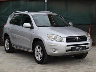 Toyota RAV4 2,2 D-4D 4x4 Kamera, 2 sady kol kombi