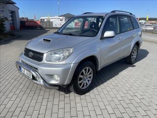 Toyota RAV4 2,0 D-4D 85kw Klima 4x4 po STK SUV
