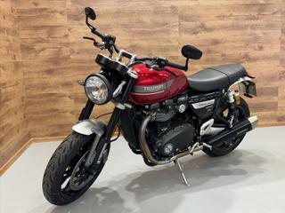 Triumph Speed Twin 1200 AKRAPOVIC