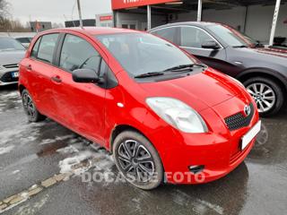 Toyota Yaris 1.3i hatchback