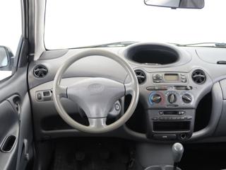 Toyota Yaris 1.0,50KW,Manuál hatchback - Foto 15