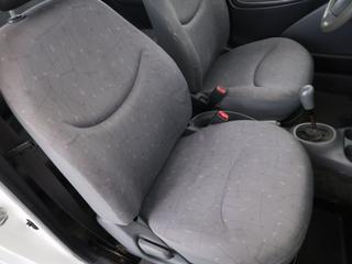Toyota Yaris 1.0,50KW,Manuál hatchback - Foto 13