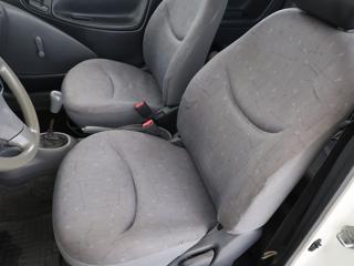 Toyota Yaris 1.0,50KW,Manuál hatchback - Foto 9