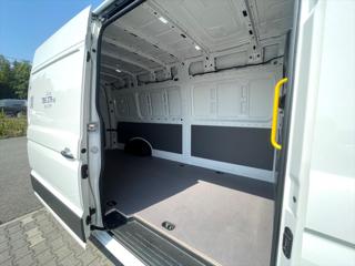 Volkswagen Crafter 35 130kW 8AU FWD DR skříň - Foto 22
