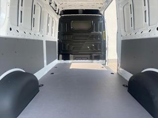 Volkswagen Crafter 35 130kW 8AU FWD DR skříň - Foto 21