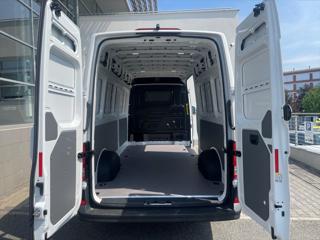 Volkswagen Crafter 35 130kW 8AU FWD DR skříň - Foto 23
