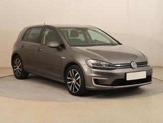 Volkswagen Golf 32 kWh, 37 Ah 100kW hatchback