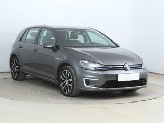 Volkswagen Golf 32 kWh, 37 Ah 100kW hatchback