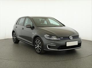 Volkswagen Golf 32 kWh, 37 Ah 100kW hatchback