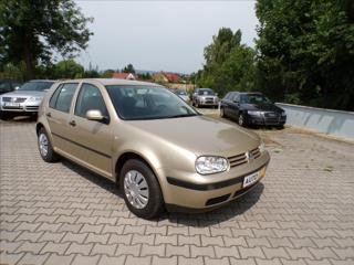 Volkswagen Golf 1,6 16V  KLIMA,SERVISNÍ KNIHA hatchback