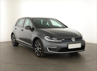 Volkswagen Golf 32 kWh - 37 Ah 100kW hatchback