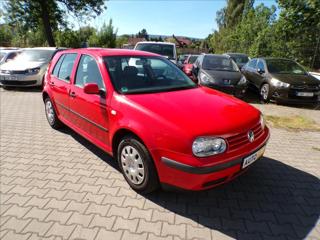 Volkswagen Golf 1,4 16V  TAŽNÉ ZAŘÍZENÍ,KAMERA hatchback