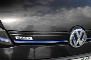 Volkswagen Golf eGolf, nová STK, 100% stav. hatchback - Foto 9