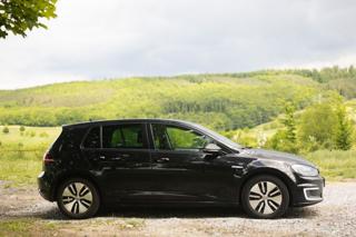 Volkswagen Golf eGolf, nová STK, 100% stav. hatchback - Foto 4