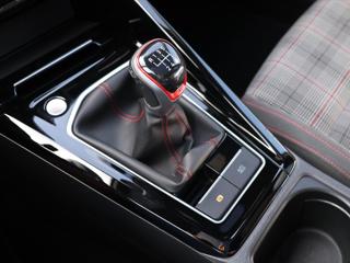 Volkswagen Golf 2,0 TSI GTI 180kW Virtual DPH hatchback - Foto 23