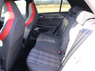 Volkswagen Golf 2,0 TSI GTI 180kW Virtual DPH hatchback - Foto 12