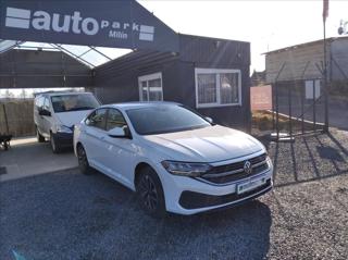 Volkswagen Jetta 1,5 1.5 TSI 118 kw dost 3 dny sedan