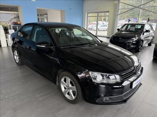 Volkswagen Jetta 1,2   1.MAJITEL, 77KW, SERVISKA sedan