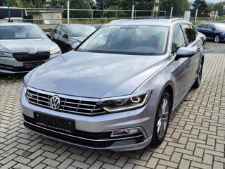 Volkswagen Passat 1,6 TDi DSG R-Line *VIRTUAL*KAMERA* kombi