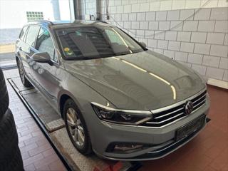 Volkswagen Passat 2,0 TDI,IQ LIGHT,EL.SEDADLA kombi