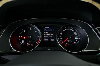 Volkswagen Passat 2.0TDI 110kW DSG ACC Pano Tažn kombi - Foto 24