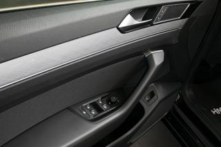 Volkswagen Passat 2.0TDI 110kW Manuál HUD Panora kombi - Foto 17