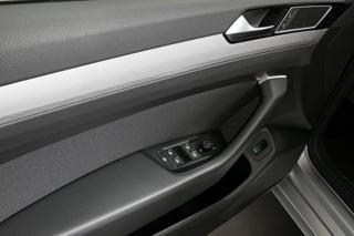 Volkswagen Passat 2.0TDI 110kW DSG IQ ACC Tažné kombi - Foto 14