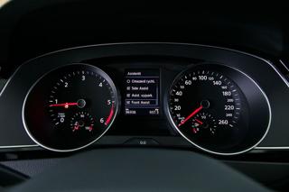 Volkswagen Passat 2.0TDI 110kW DSG IQ ACC Tažné kombi - Foto 25