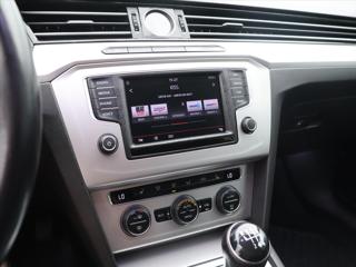 Volkswagen Passat 2,0 TDI 110kW Comfortline Navi kombi - Foto 18
