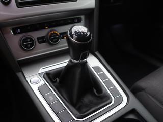 Volkswagen Passat 2,0 TDI 110kW Comfortline Navi kombi - Foto 19