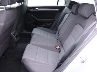Volkswagen Passat 2,0 TDI 110kW DSG 1.Maj. DPH kombi - Foto 14
