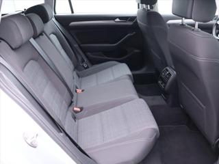 Volkswagen Passat 2,0 TDI 110kW DSG 1.Maj. DPH kombi - Foto 13