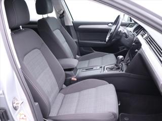 Volkswagen Passat 2,0 TDI 110kW DSG 1.Maj. DPH kombi - Foto 12