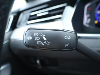 Volkswagen Passat 2,0 TDI DSG R-line Matrix kombi - Foto 24