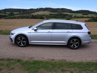Volkswagen Passat 2,0 TDI DSG R-line Matrix kombi - Foto 19