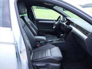 Volkswagen Passat 2,0 TDI DSG R-line Matrix kombi - Foto 6