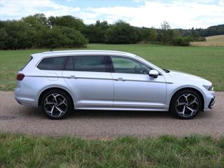 Volkswagen Passat 2,0 TDI DSG R-line Matrix kombi - Foto 2