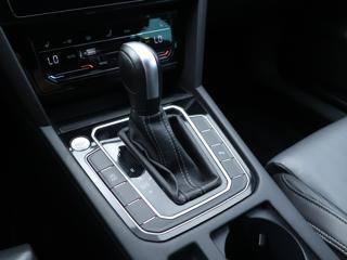 Volkswagen Passat 2,0 TDI DSG R-line Matrix kombi - Foto 25