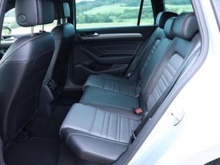 Volkswagen Passat 2,0 TDI DSG R-line Matrix kombi - Foto 8