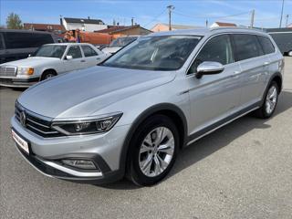 Volkswagen Passat 2.0 TDi DSG 4Motion*IQ-Light ACC*Navi*Tažné*Servisní  historie! Po servise! Facelift kombi