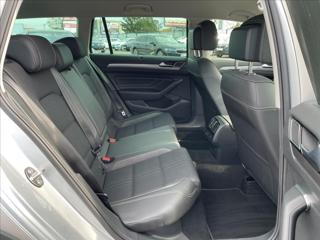 Volkswagen Passat 2.0 TDi DSG 4Motion*IQ-Light ACC*Navi*Tažné*Servisní historie! Po servise! Facelift kombi - Foto 32