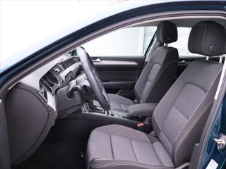 Volkswagen Passat 1,5 TSI 110kW DSG Business DPH kombi - Foto 11